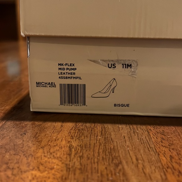 NWOT Michael Kors Nude Heels! COMES WITH BOX - Picture 6 of 8